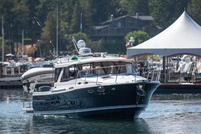 Cutwater C-32 Coupe