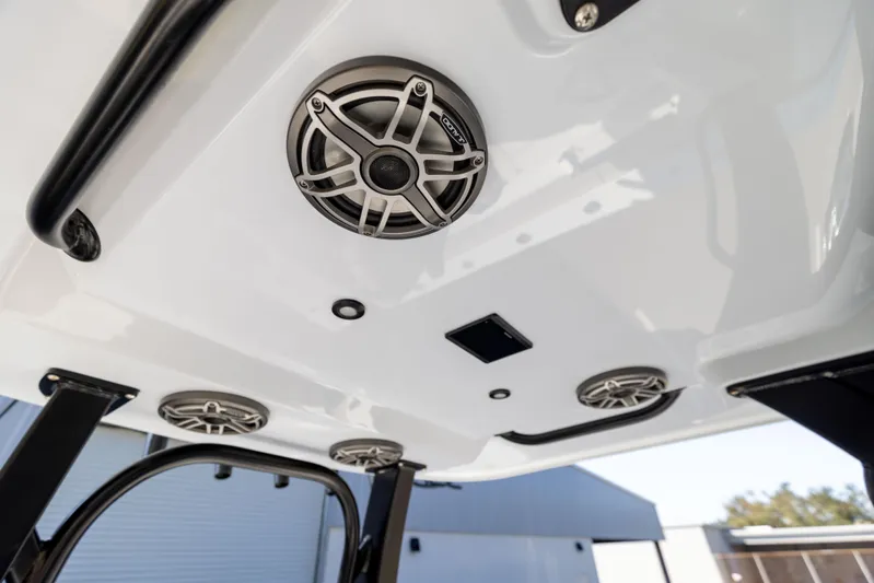  Yacht Photos Pics 2024 Freeman 28 boat speakers and roof detail.