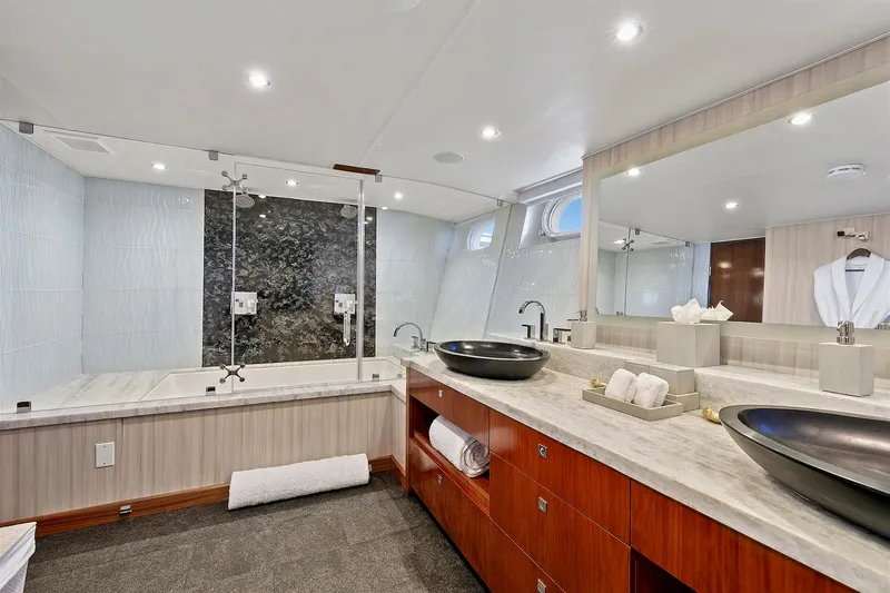 El Rey Yacht Photos Pics 