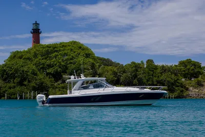 Intrepid 475 Sport Yacht