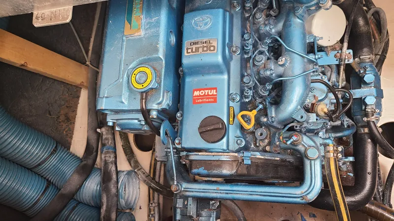 Pono Yacht Photos Pics Engine compartment of a 2005 Fountaine Pajot FP Eleuthera 60 catamaran, featuring a diesel turbo engine.