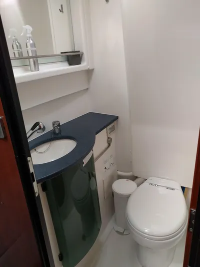 Pono Yacht Photos Pics Bathroom interior of 2005 Fountaine Pajot FP Eleuthera 60 yacht, featuring sink and toilet.