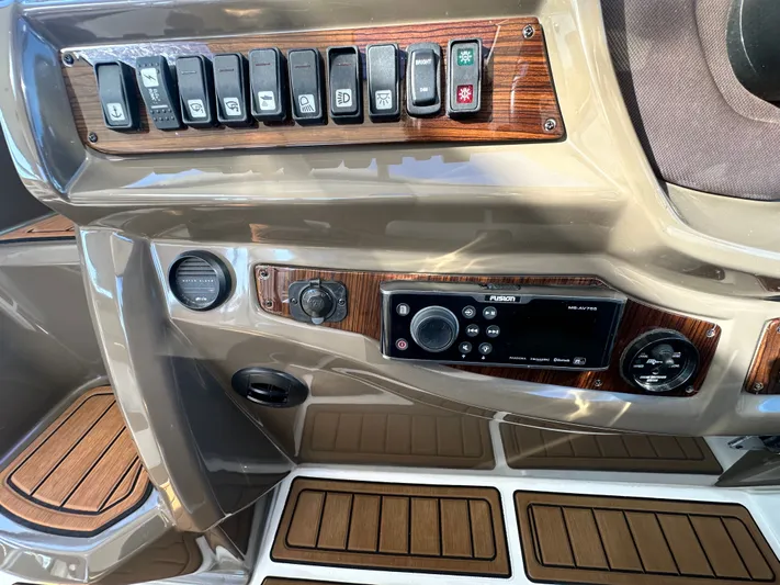 Brown Eyed Girl Yacht Photos Pics 