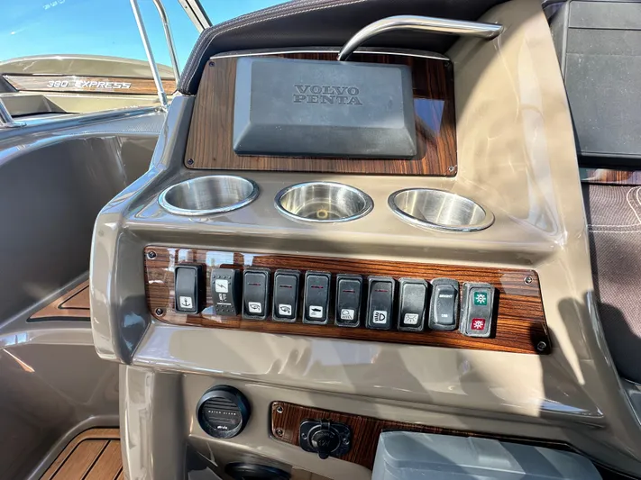 Brown Eyed Girl Yacht Photos Pics 