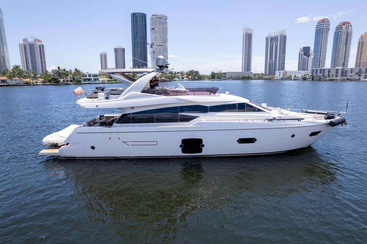 2015 Ferretti Yachts 75 
