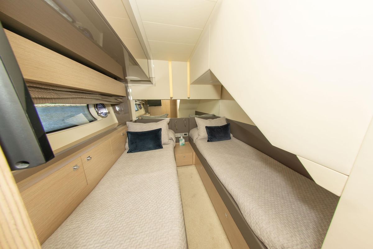 2015 Ferretti Yachts 75 