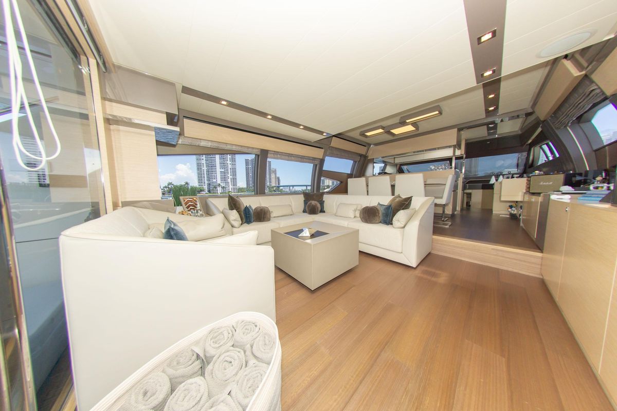 2015 Ferretti Yachts 75 