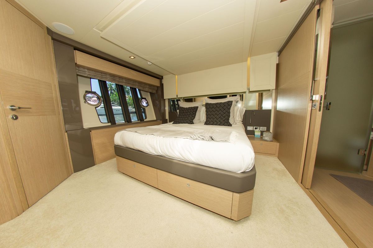 2015 Ferretti Yachts 75 