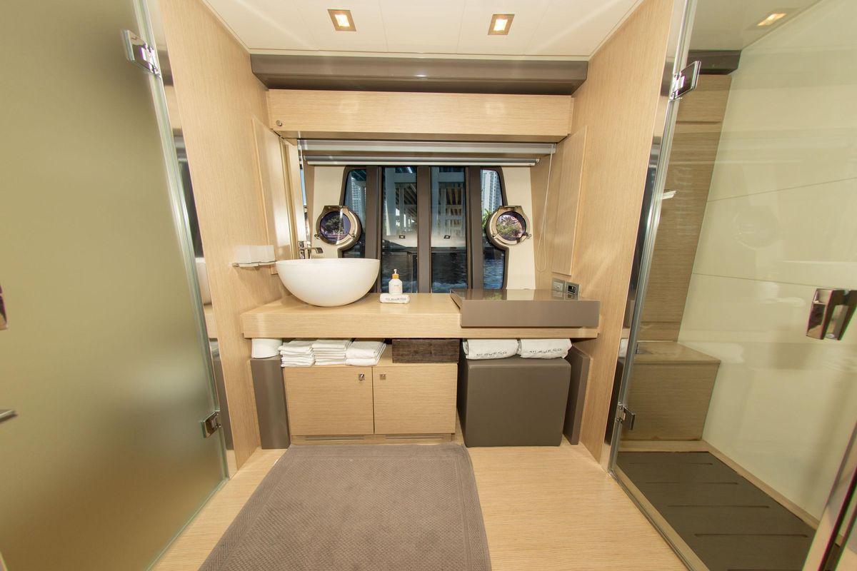 2015 Ferretti Yachts 75 