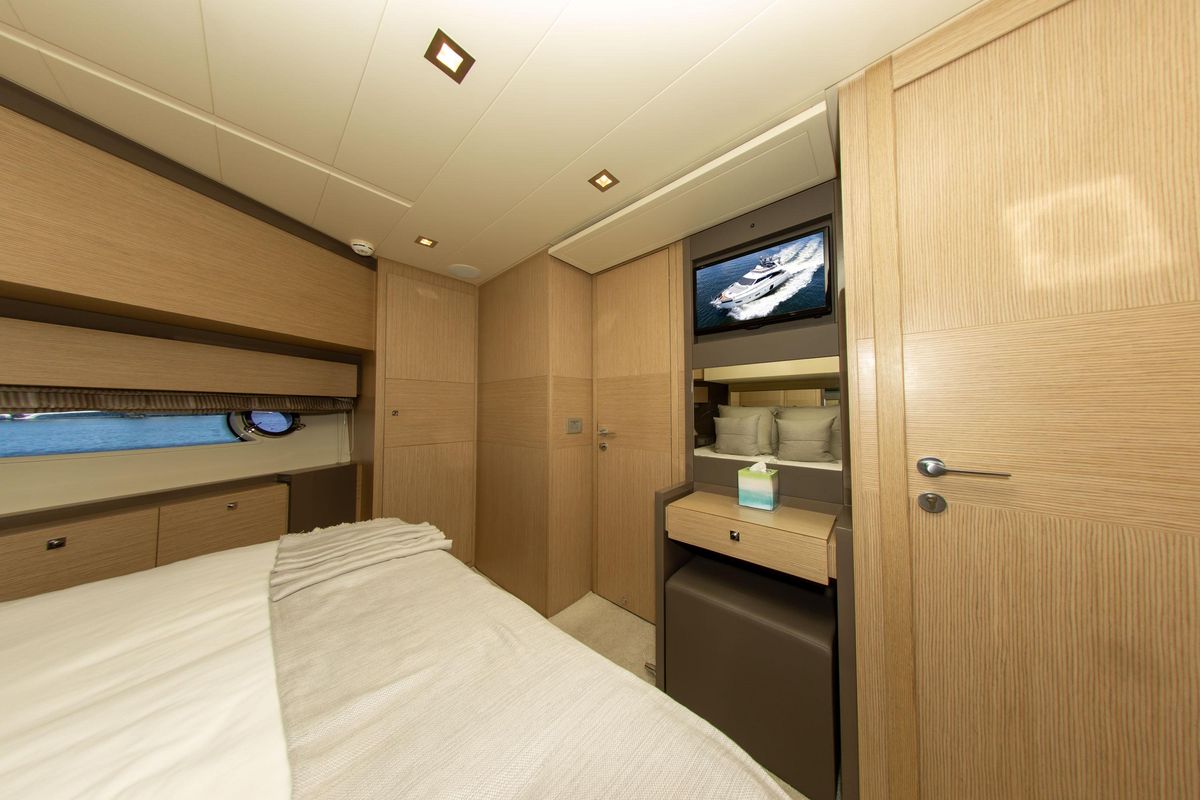 2015 Ferretti Yachts 75 