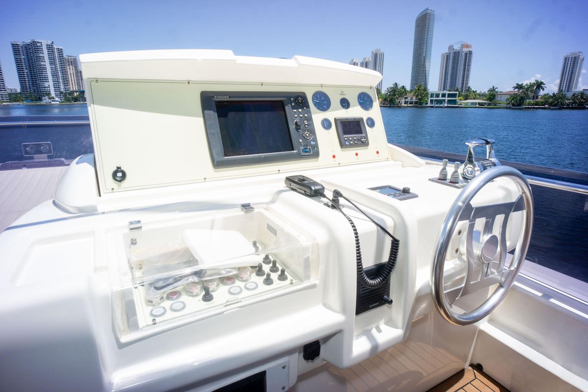 2015 Ferretti Yachts 75 