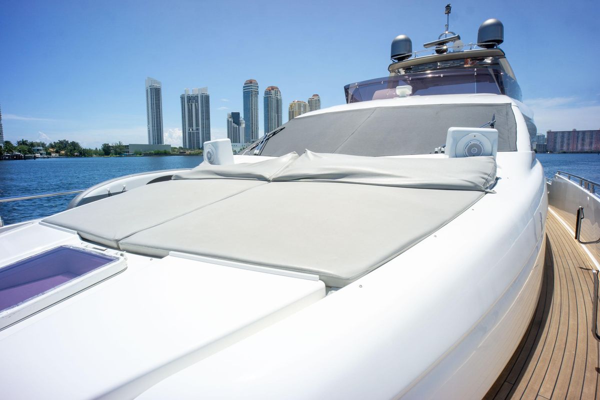 2015 Ferretti Yachts 75 
