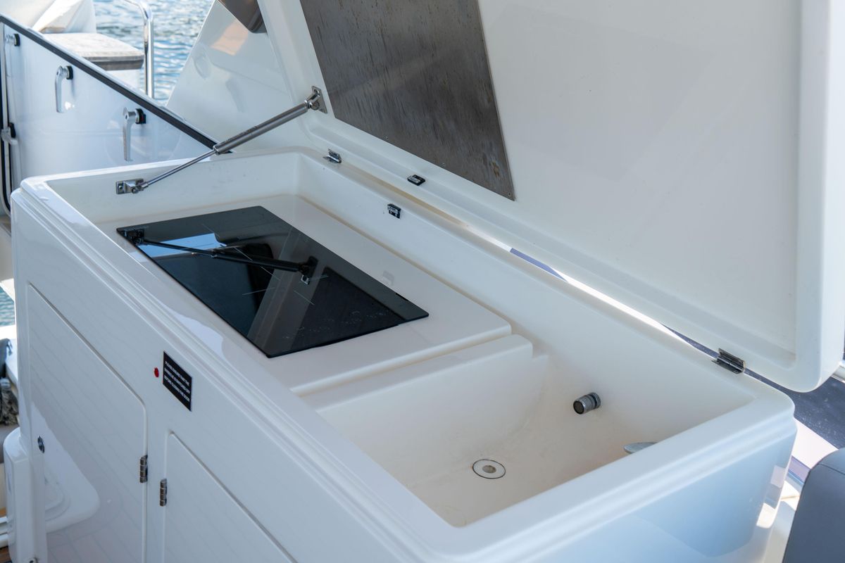 2015 Ferretti Yachts 75 