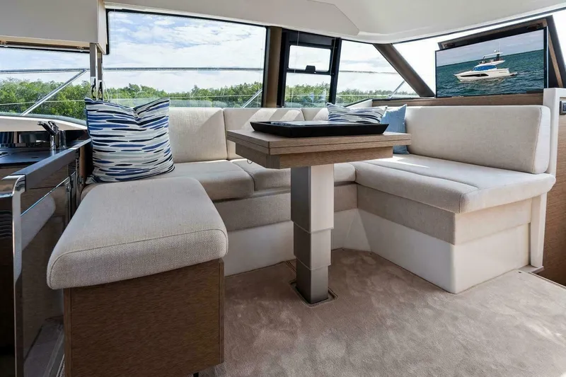  Yacht Photos Pics 2024 42 Prestige Flybridge - Dinette