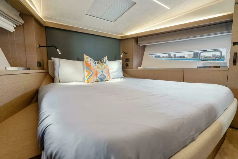  Yacht Photos Pics 2024 42 Prestige Flybridge - VIP Stateroom