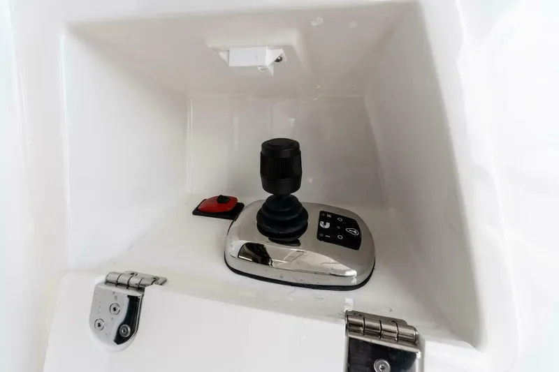  Yacht Photos Pics 2024 42 Prestige Flybridge - Cockpit Docking System