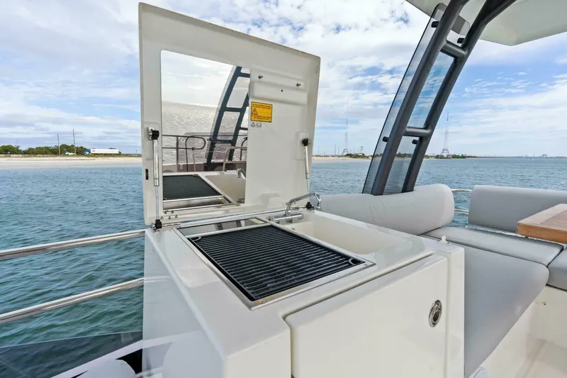  Yacht Photos Pics 2024 42 Prestige Flybridge - Flybridge