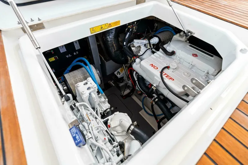  Yacht Photos Pics 2024 42 Prestige Flybridge - Engine Room