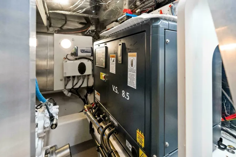  Yacht Photos Pics 2024 42 Prestige Flybridge - Engine Room
