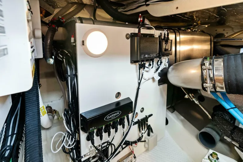  Yacht Photos Pics 2024 42 Prestige Flybridge - Engine Room