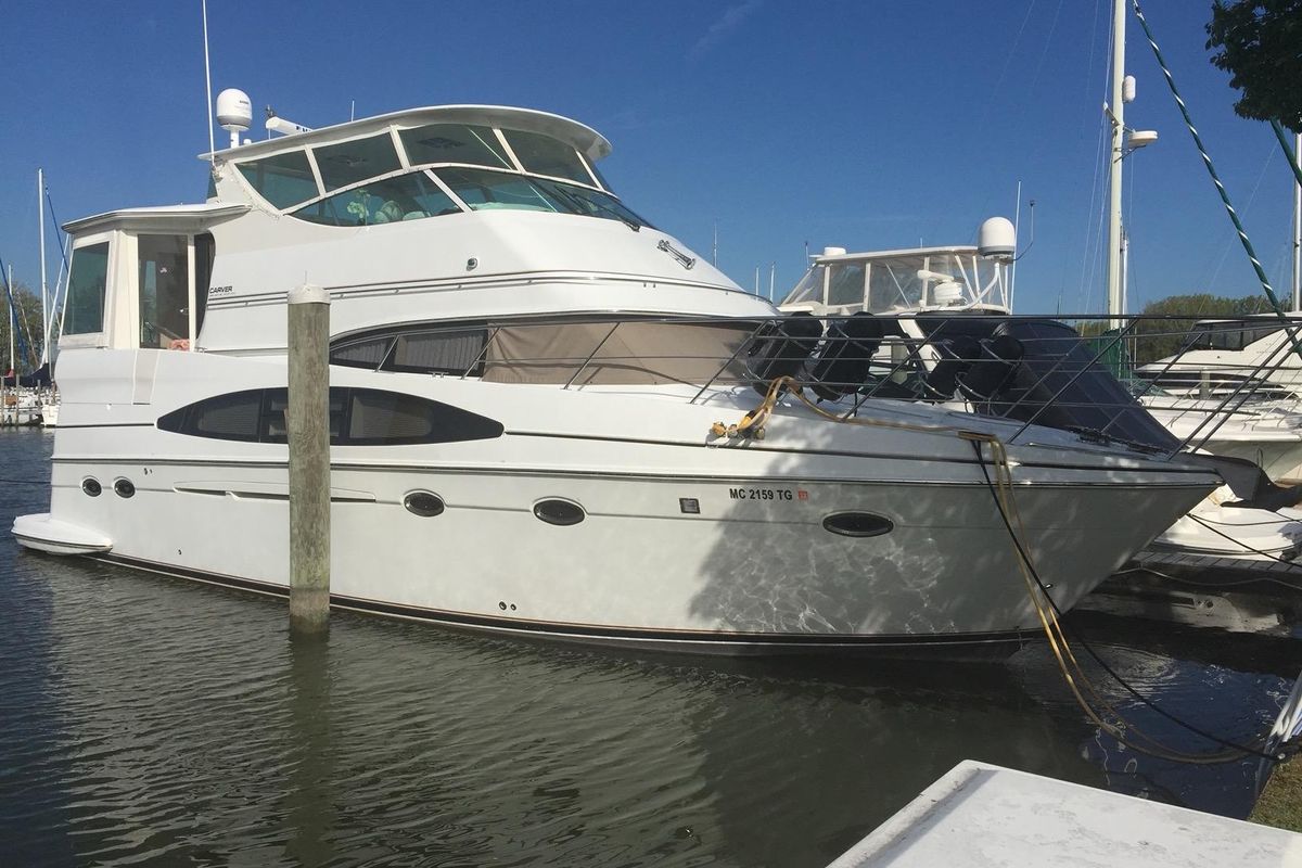 2003 Carver 46 