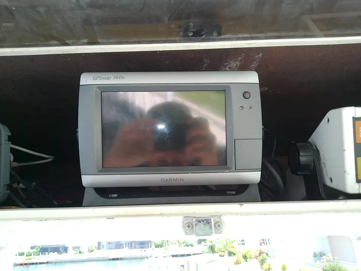Fishin Post Yacht Photos Pics Garmin GPSmap 740s on 1990 Post 44 Sport Fisherman boat dashboard.