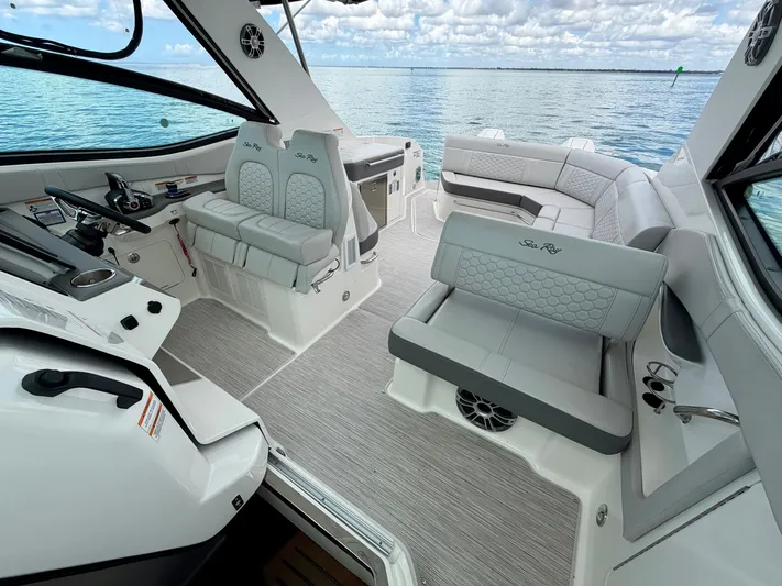 Yacht Photos Pics Interior of 2025 Sea Ray Sundancer 320 Outboard on the water.
