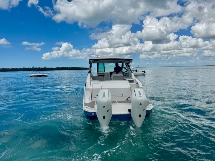  Yacht Photos Pics 2025 Sea Ray Sundancer 320 Outboard on open water.