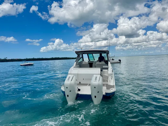  Yacht Photos Pics 2025 Sea Ray Sundancer 320 Outboard on open water.