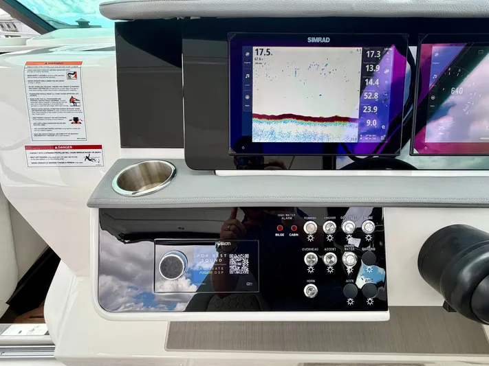 Yacht Photos Pics Dashboard of 2025 Sea Ray Sundancer 320 Outboard with Simrad display.
