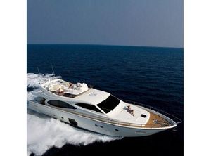 2009 Ferretti Yachts 780