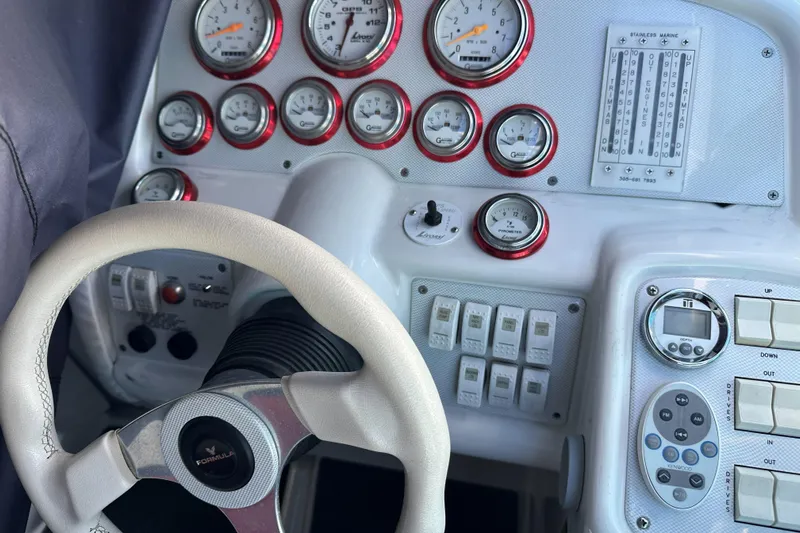  Yacht Photos Pics 2004 Formula 292 FASTech dashboard with gauges, steering wheel, and control panel.