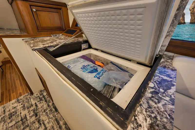 Grand Slam Yacht Photos Pics Open cooler on 2004 Guthrie 60 Custom Carolina boat with ice packs inside.