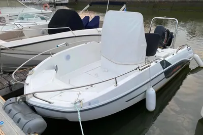 2015 Beneteau Flyer 5.5 spacedeck