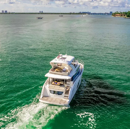 Sipsip Yacht Photos Pics Luxury yacht Absolute 52 FLY cruising on open water, 2018 model.