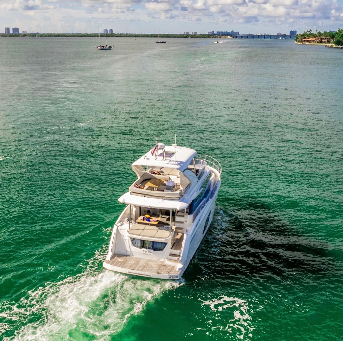 2018 Absolute 52 