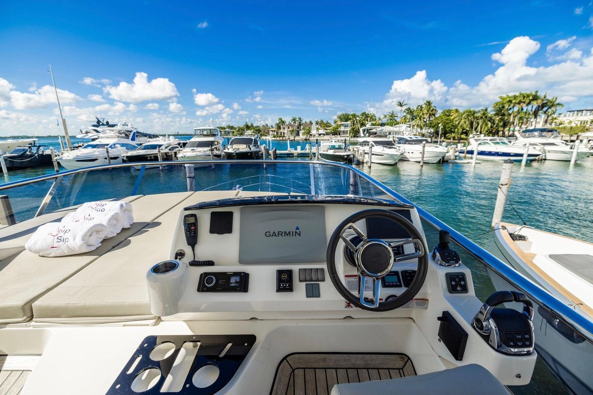 2018 Absolute 52 