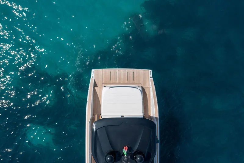  Yacht Photos Pics Overhead view of 2025 Invictus TT420 yacht on clear blue water.