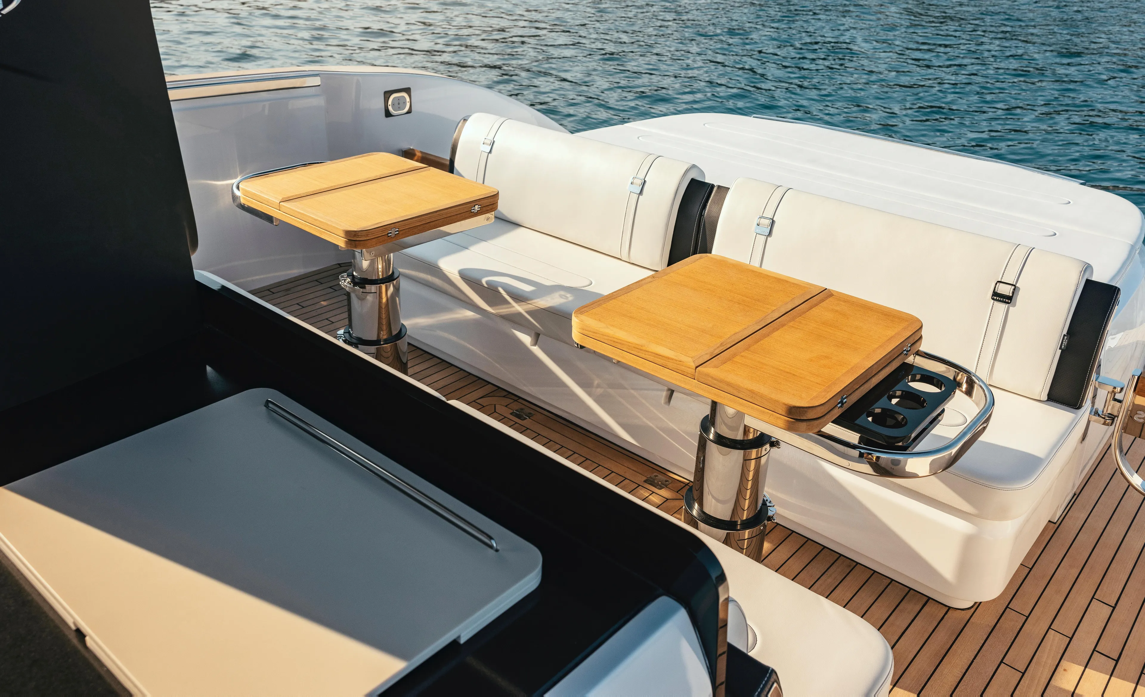  Yacht Photos Pics Invictus TT420 yacht 2025, featuring elegant seating and wooden tables on deck.