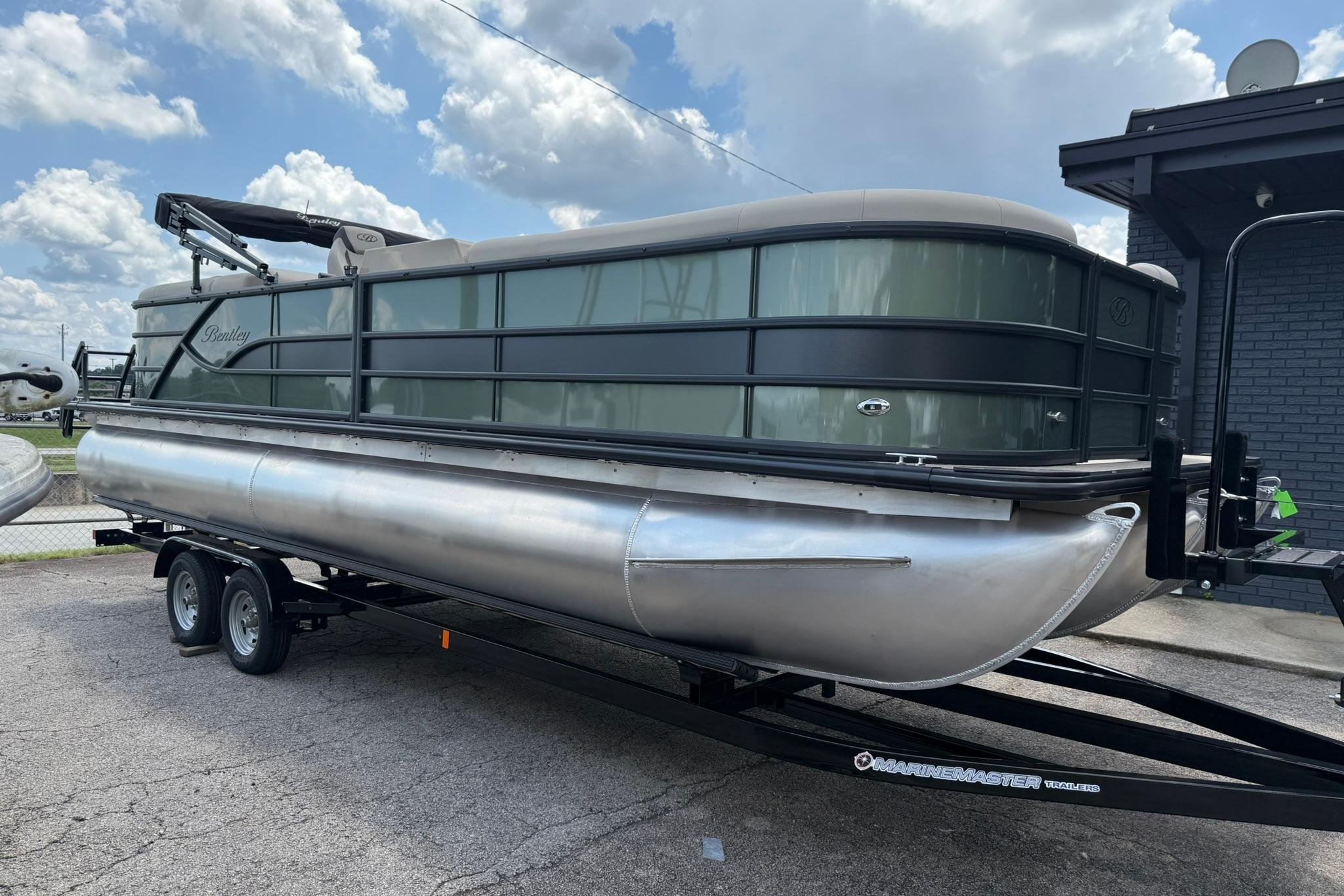 Bentley Pontoons Legacy 243 Navigator