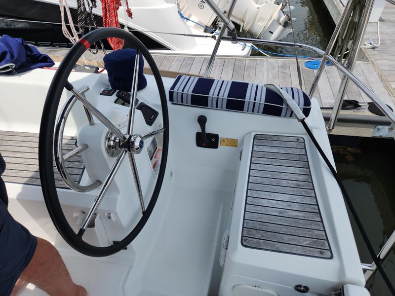 2013 Jeanneau 379 Sun Odyssey