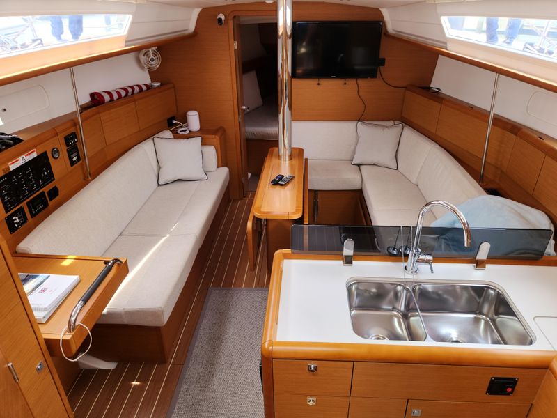 2013 Jeanneau 379 Sun Odyssey