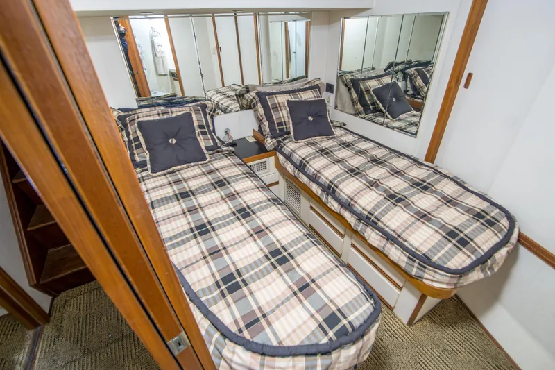 Aquila II Yacht Photos Pics 1990 Bertram 50 Convertible cabin with twin beds and plaid bedding.