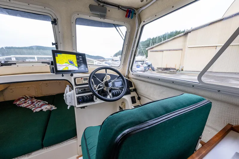 Pretty Penny Yacht Photos Pics Interior of 2006 C-Dory 25' Tomcat Catamaran with steering wheel and navigation system.