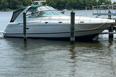 Cruisers Yachts 4270 Esprit