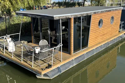 2017 La Mare Apartboat (houseboat)