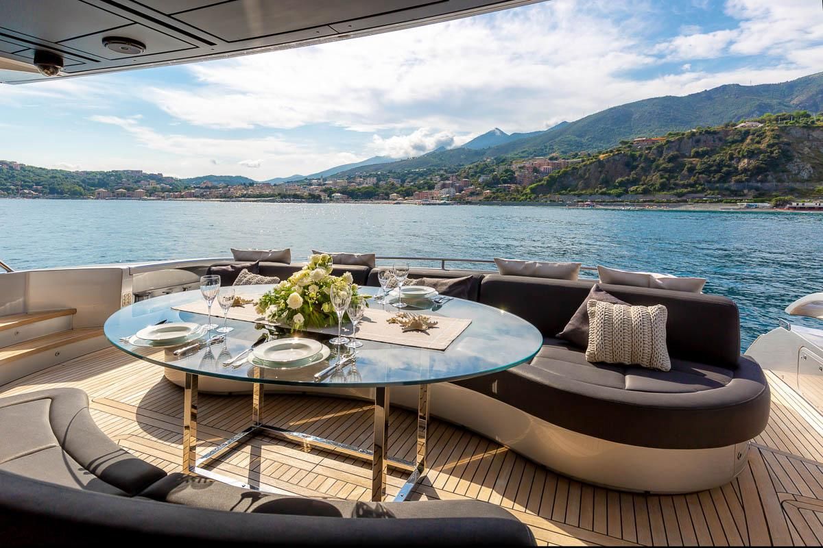 2015 Pershing 108 