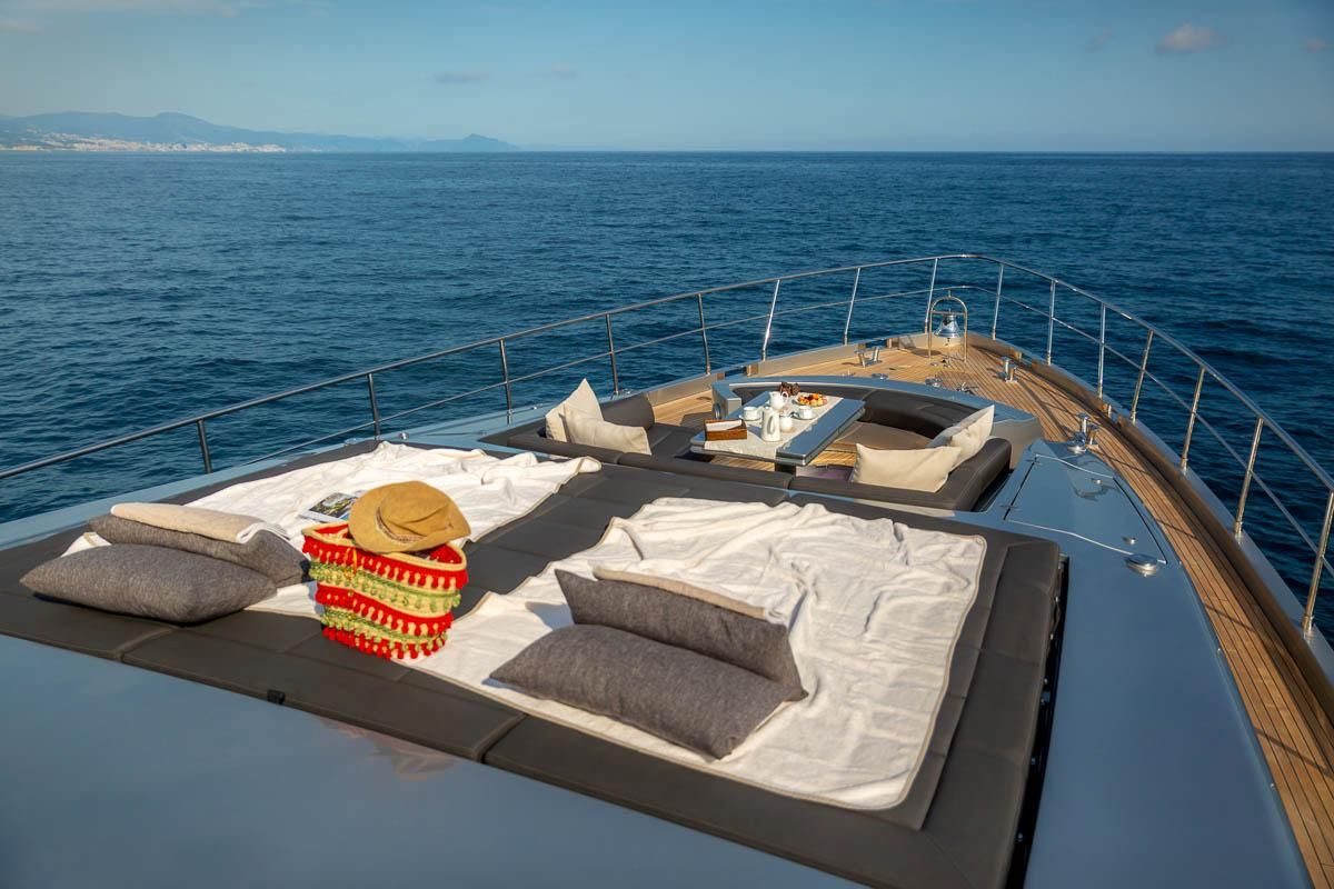 2015 Pershing 108 