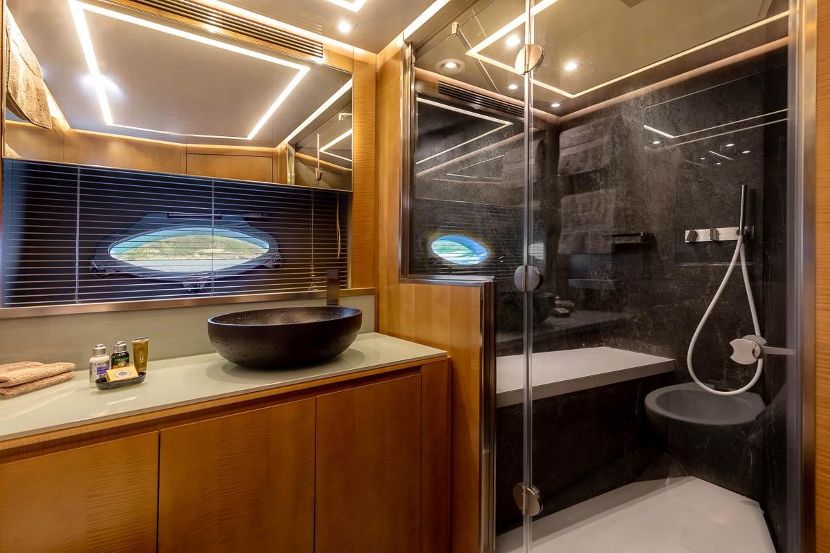 2015 Pershing 108 