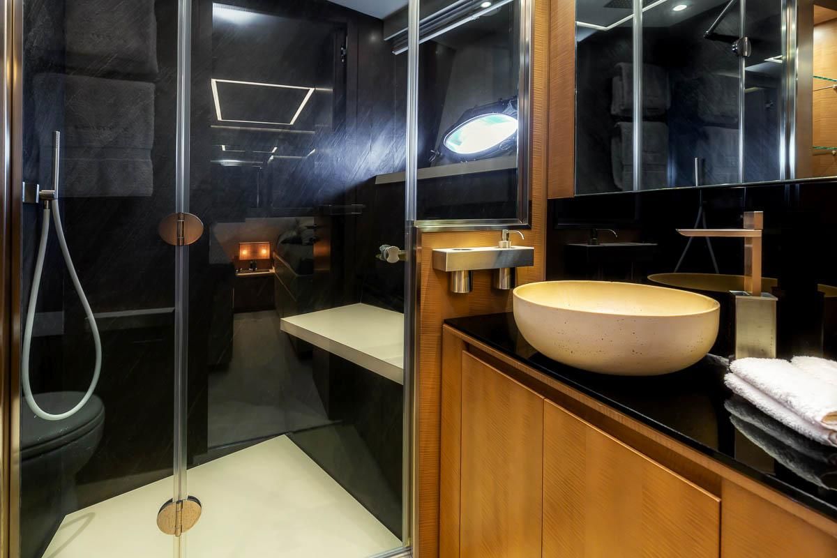 2015 Pershing 108 